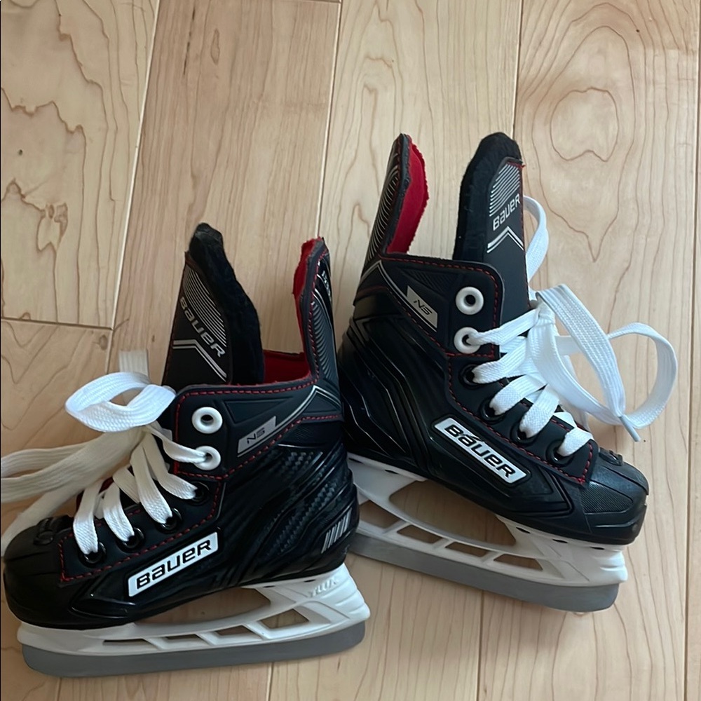 Bauer skates- new without tag
